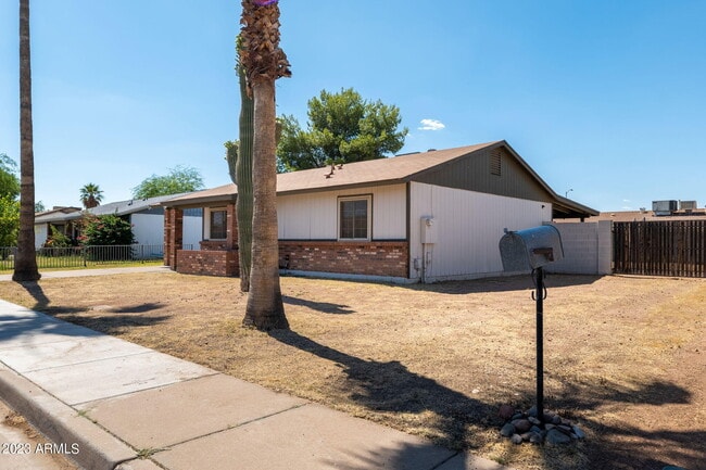 Photo - 964 W Hackamore St