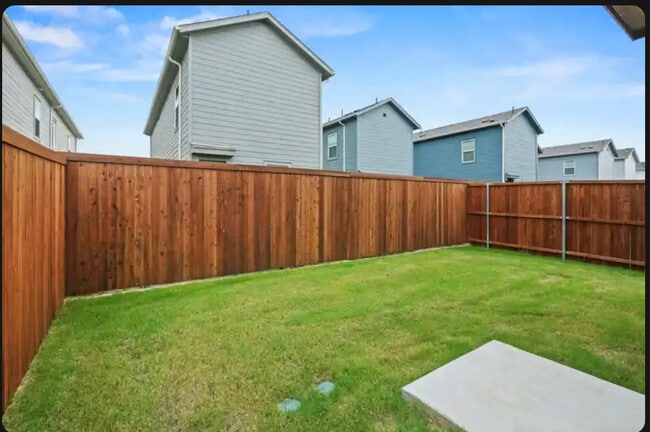 Patio trasero cercado - 726 Sandhill Crane Ln Unidad A