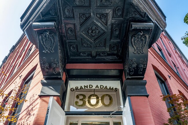Building Photo - 300 Grand St Unit 118 Rental