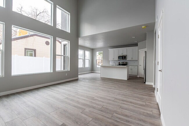 Photo - 712 E Zekes Ct