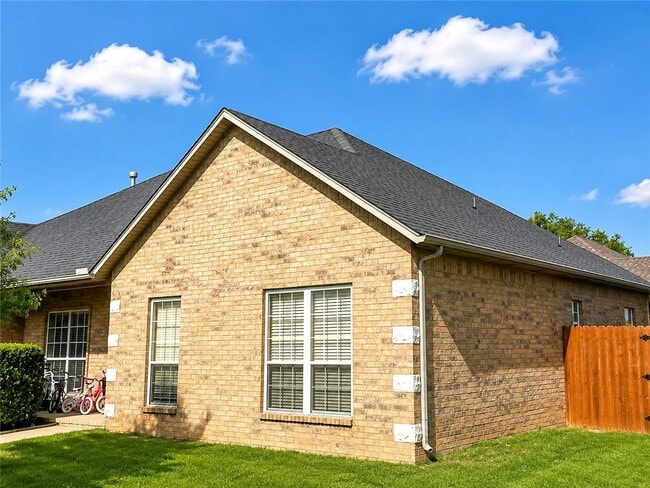 Photo - 3803 SW Huckleberry St