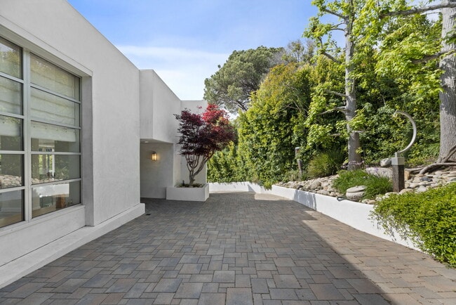 Photo - 641 Walther Way