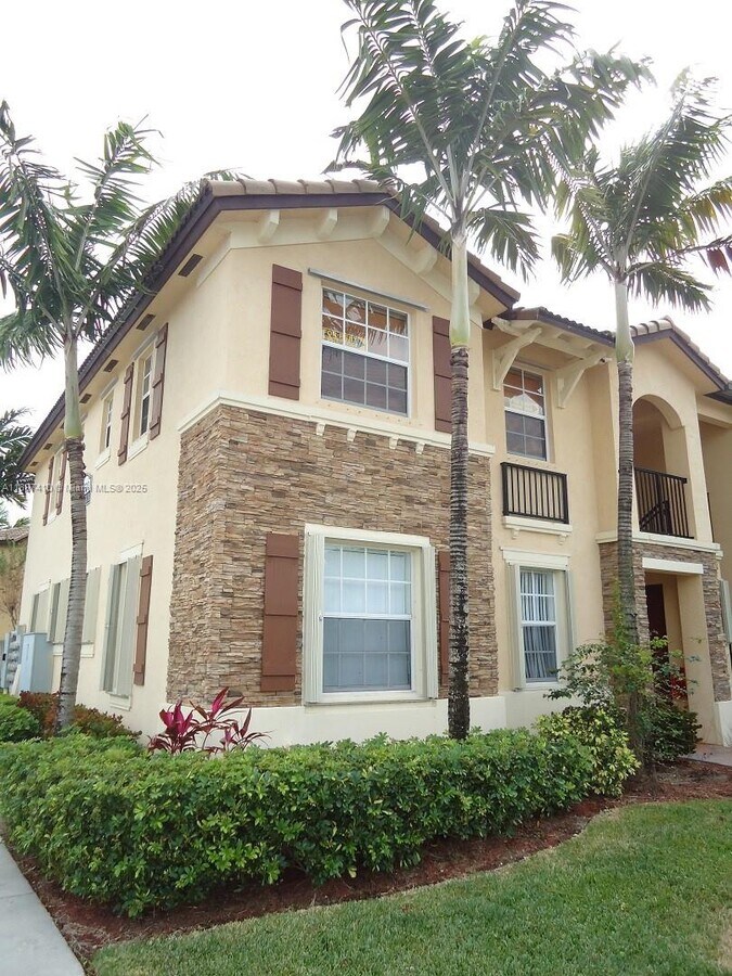 Photo - 3320 NE 13th Cir Dr Unit 201