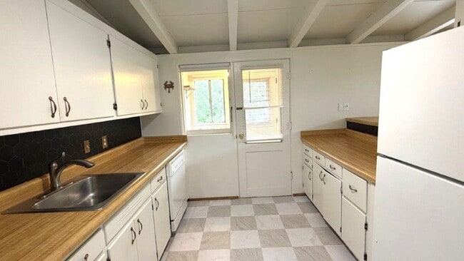 Photo - Martinez! 3 bedroom 1 bath Single family home!