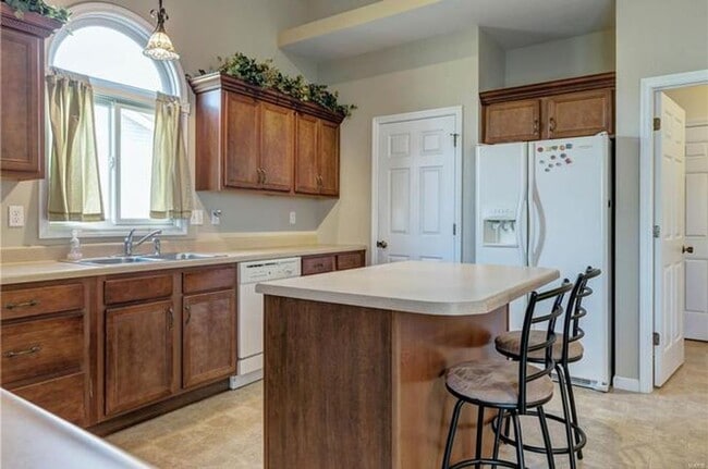 Photo - 310 Royallsprings Pkwy