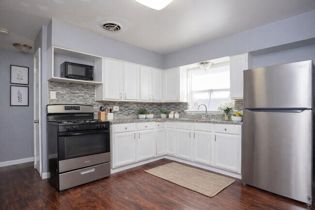 Photo - 9111 S Kingston Ave