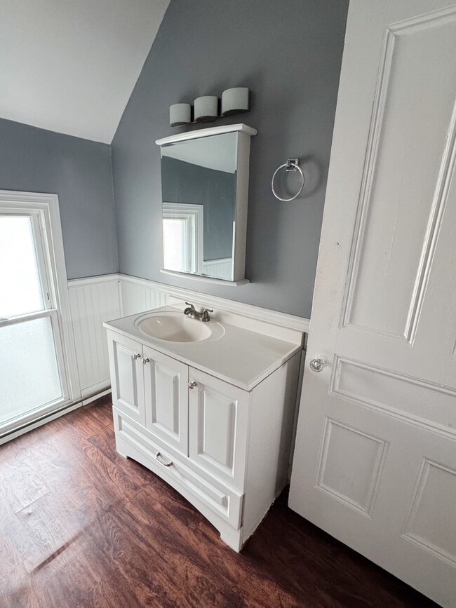 Photo - 158 Christiana St Unit Upper  in Duplex