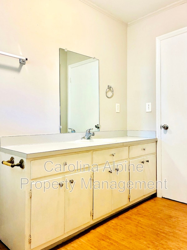 Photo - 208 School St