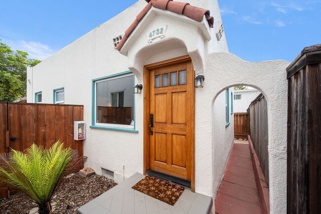 Building Photo - University Heights Gem - Cozy 2 bed 1 bath - Don't miss out!