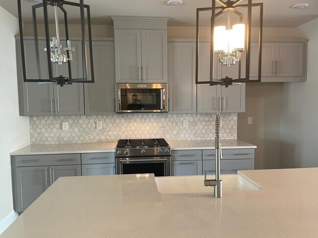 Photo - 1112 Knoxboro Ln