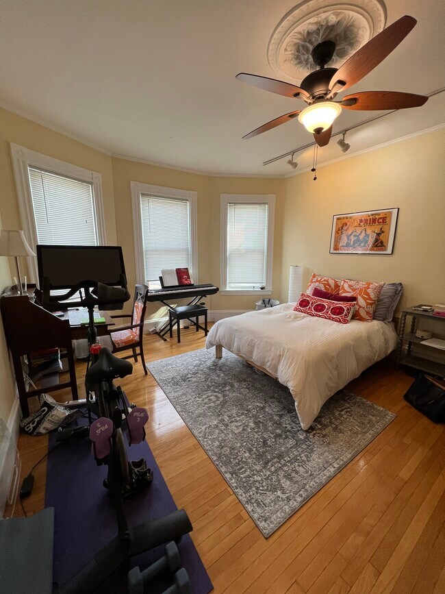 Photo - 176 Elm St Unit 1