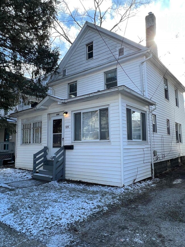 Building Photo - 924 Bloomfield Ave