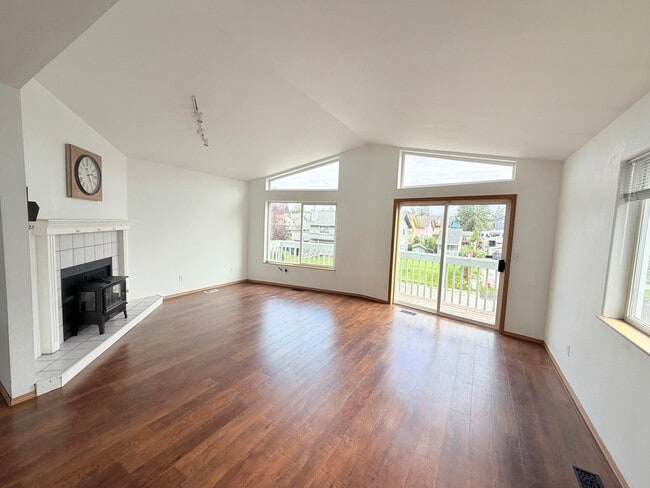 Photo - 8140 Queen Victoria Dr