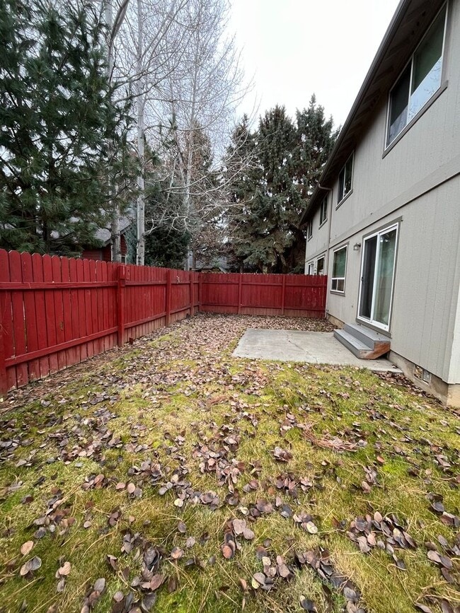 Photo - Charming 3-Bdr/2.5 bath located just blocks from Sisters Elementary School!