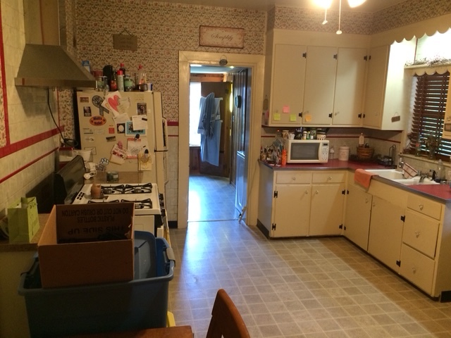 Kitchen and entrance to laundry room, bathroom and add'l small b'room - 454 W Vine St Unidad First floor apartment