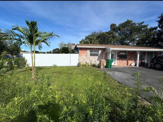 Building Photo - 4350 SW 62nd Ave Unit Davie Duplex