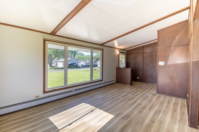 Photo - 810 W Jackson St