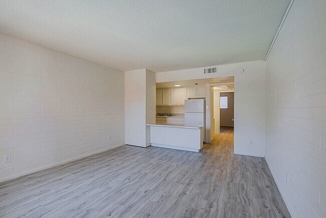 Photo - Ambassador West Apartments