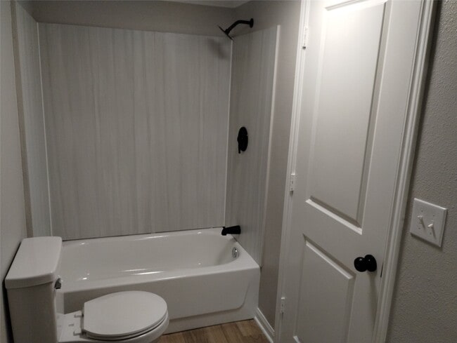 Photo - 1121 Edgewood Dr