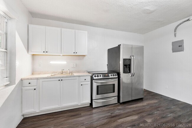 Photo - 271 SW 1st St Unit #1