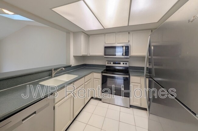 Photo - 2390 Ironstone Dr E