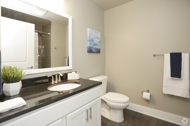 1 BR, 1 BA - 793 SF