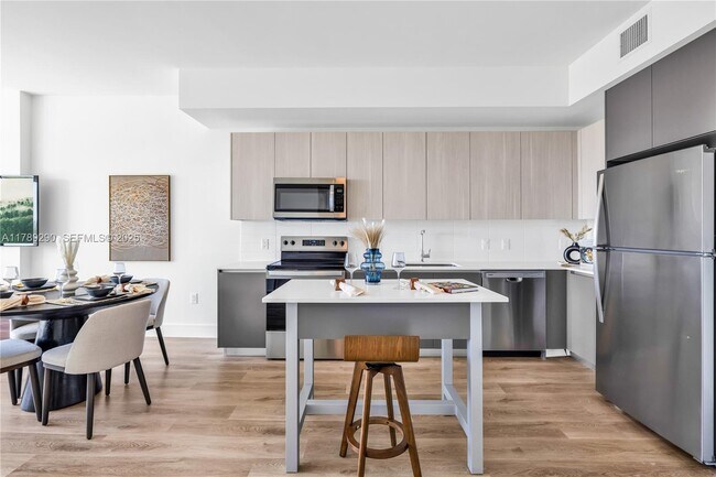 Photo - 3801 N Dixie Hwy Unidad 317