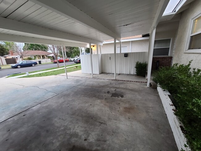 Photo - 7009 Jumilla Ave Unidad -B