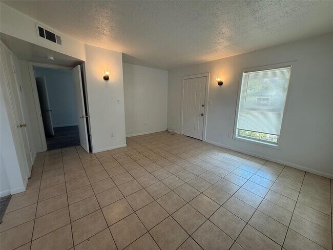 Photo - 622 Trinity St