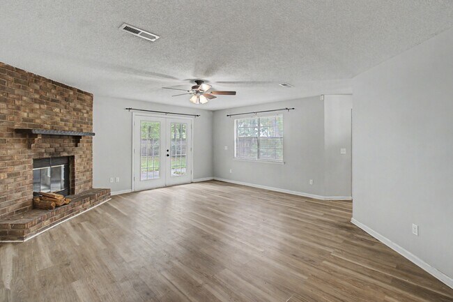 Photo - 21 Pinewood Ln