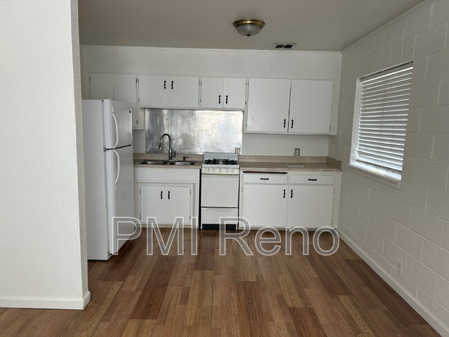 Building Photo - 2075 Patton Dr Unit Apt E