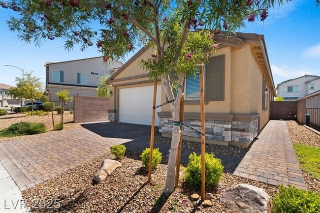 Building Photo - New west Henderson 1 story home with Casita!