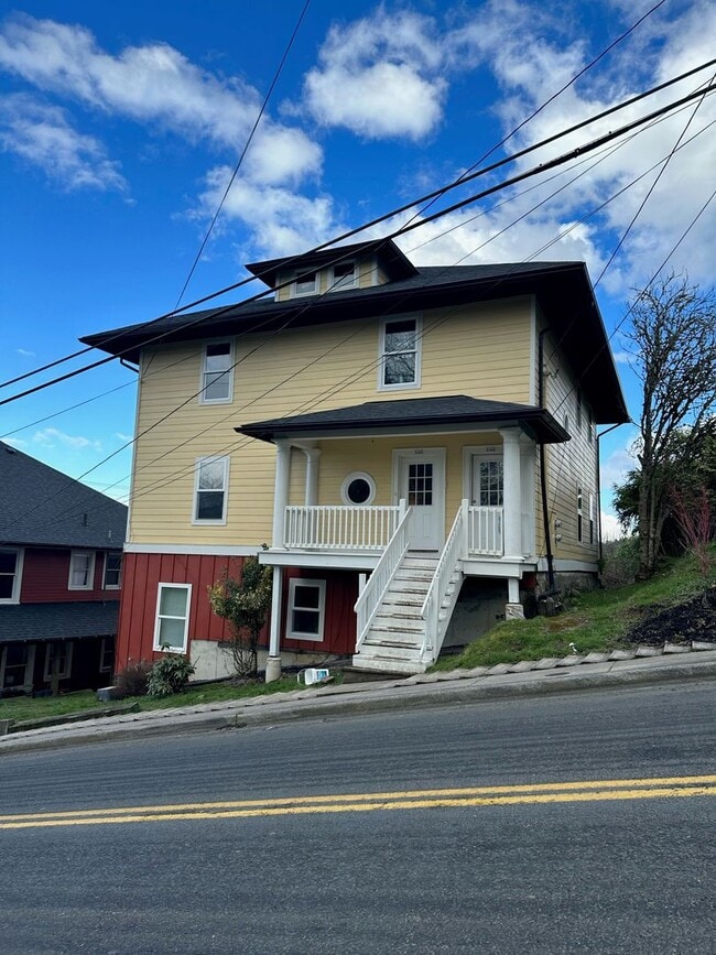 Building Photo - 640-644 8th Street Unit 644 8th Street Rental