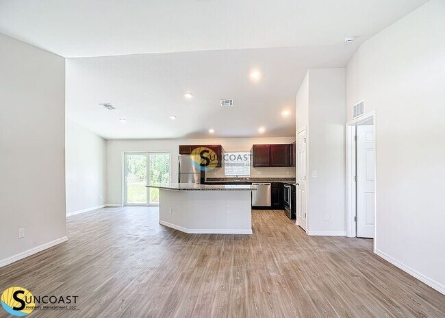 Photo - 521 Sargent St