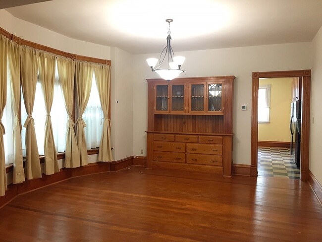 Photo - Northwest Area 4 Bedroom 2 Bath Bungalow