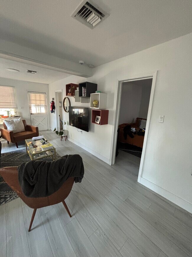 Photo - 3621 Potter St