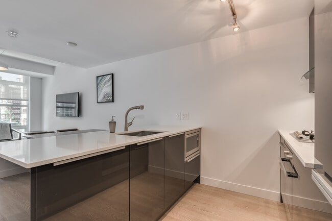 Photo - 1283 Howe St