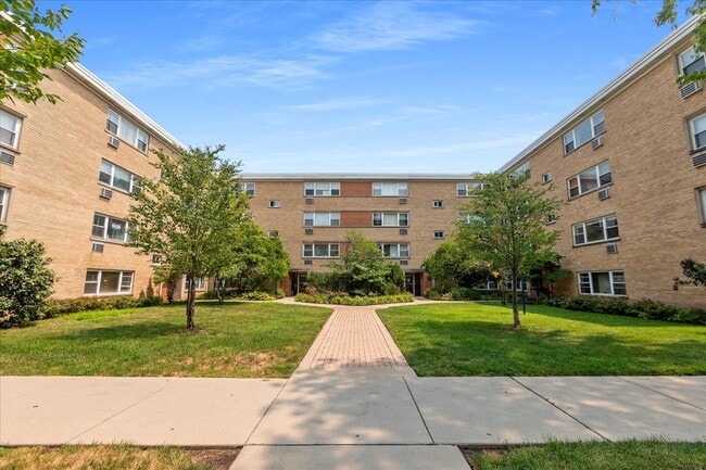 Building Photo - 7429 N Ridge Blvd Unit 3E Rental