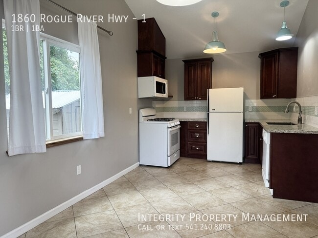 Photo - 1860 Rogue River Hwy Unit 1