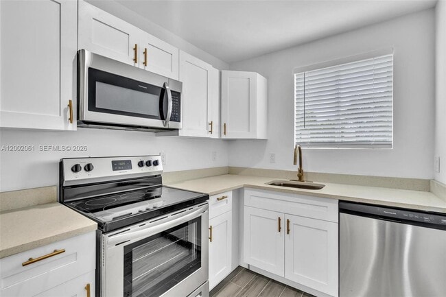 Photo - 584 NW 35th St Unit 3