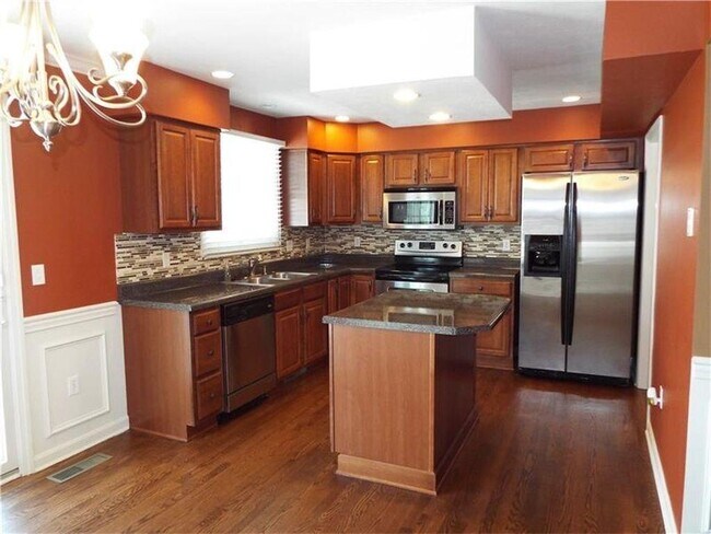 1044 Bayberry Dr