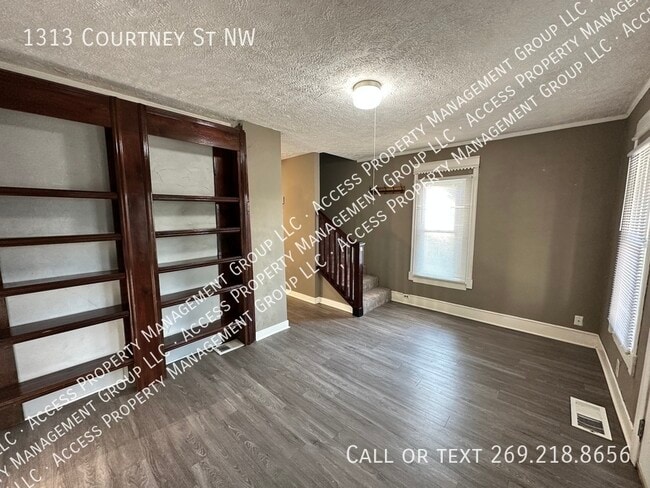 Photo - 1313 Courtney St NW