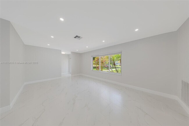 Photo - 8825 SW 151st St