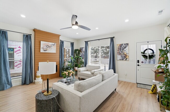 Photo - 408 St Clair Ave