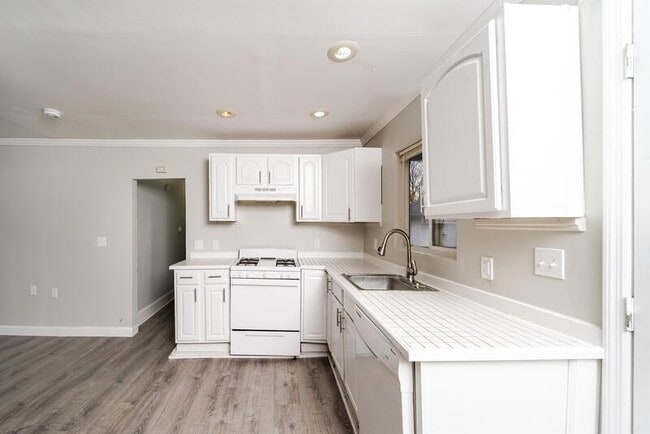 Photo - 20 Vandenburgh Ave