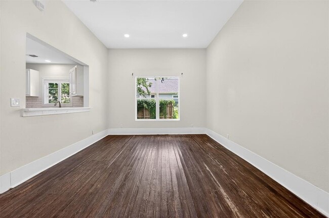 Photo - 529 W Clark St