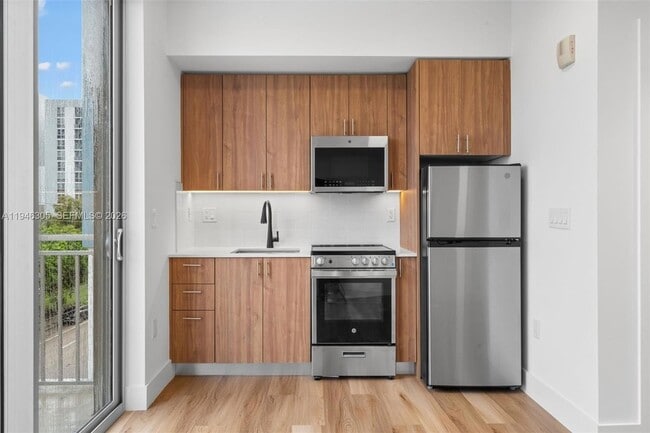 Photo - 650 SW 1st St Unit 406