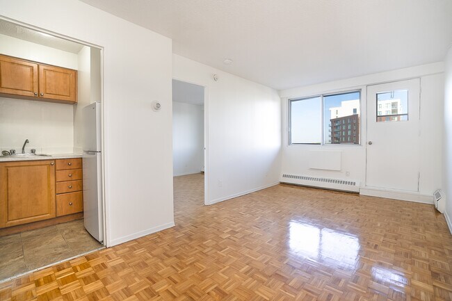 Living 3 - 5455 Rue de Terrebonne Unit 501