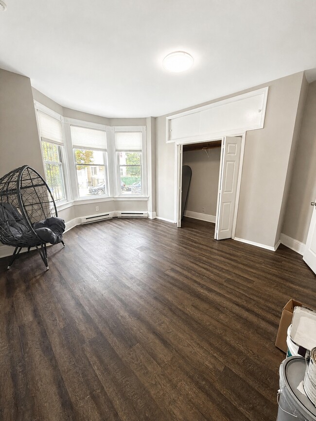 Building Photo - 308 7th Ave W Unit #1