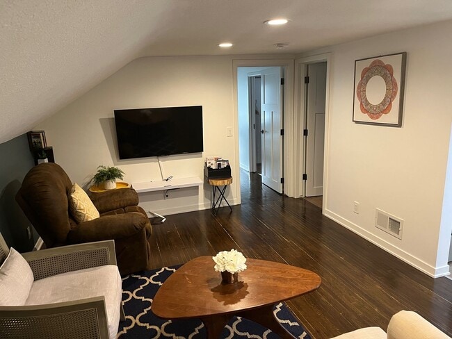 Photo - Three Pearls Unit A